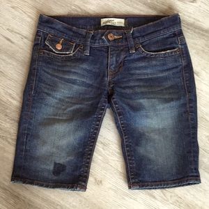 Old navy low rise Stretch Bermuda shorts size 0 .